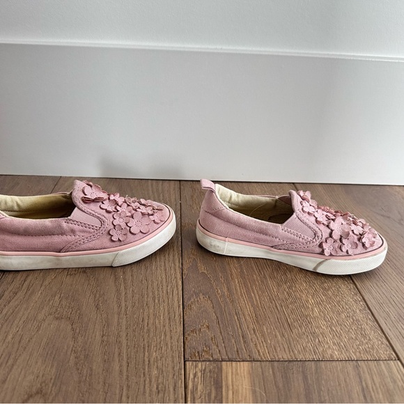 EUC Super Cute Flower Detail Slip on Shoes Pink Size 8 - Picture 2 of 7